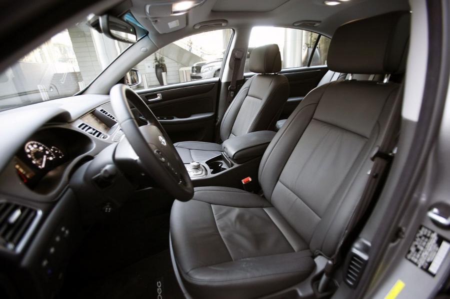  Hyundai Genesis 5.0 R-Spec 2012 года  (фото 24 из 33)